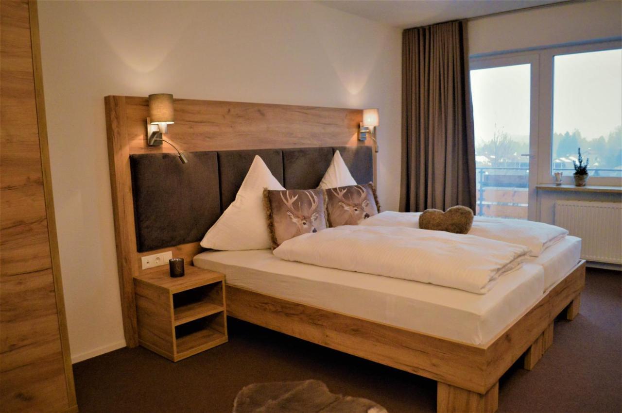 Dreibettzimmer mit Bergblick